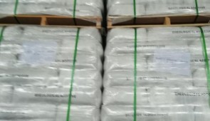 Organoclays bentonite (100MT) containers loading for exporting to Brazil